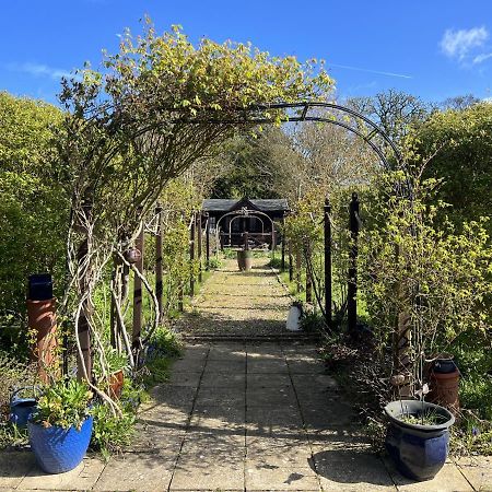 The Courtyard Bed and Breakfast Newmarket  Exterior foto